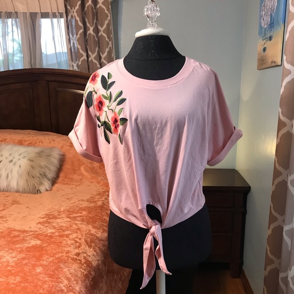 NWOT Pink Floral Embroidered Top - Picture 2 of 12